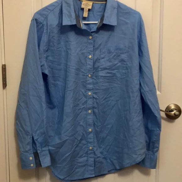 St. Johns Bay mens dress shirt size Medium NWOT St. Johns Bay mens dress shirt size Medium NWOT
